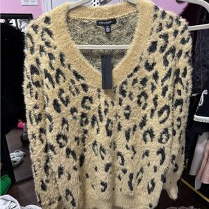 Parkhurst Fuzzy Leopard-Print V-Neck Sweater in Beige and Black